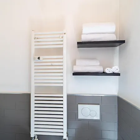 Alle Porte Di Con Wifi E Smart Tv コモ